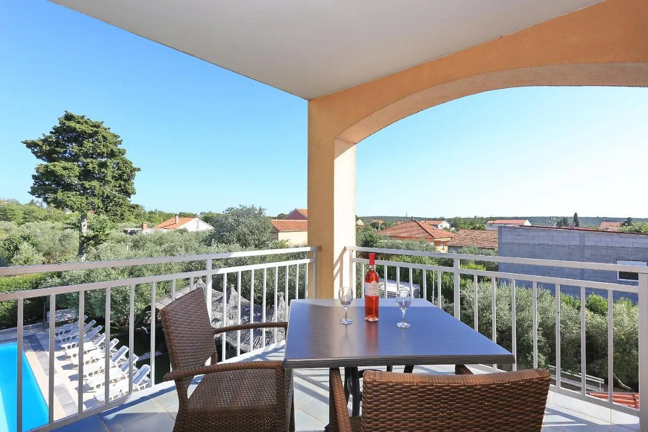 Villa Tade Debeljak بيت ضيافة